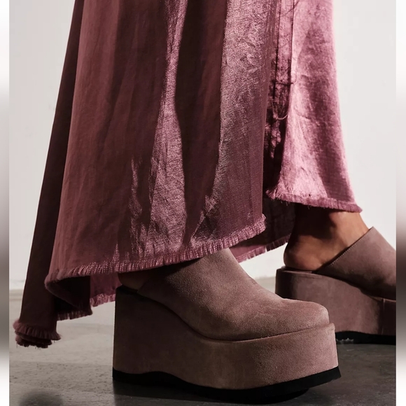 Free People Shoes - Free People Taupe Avery Platform Mules Size 37 (6.5-7)